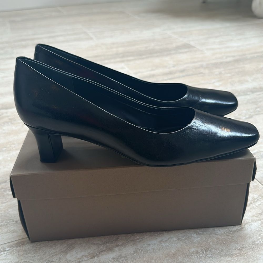 Easy Spirit Escaridad Black pump – size 9 1/2 - Picture 7 of 8